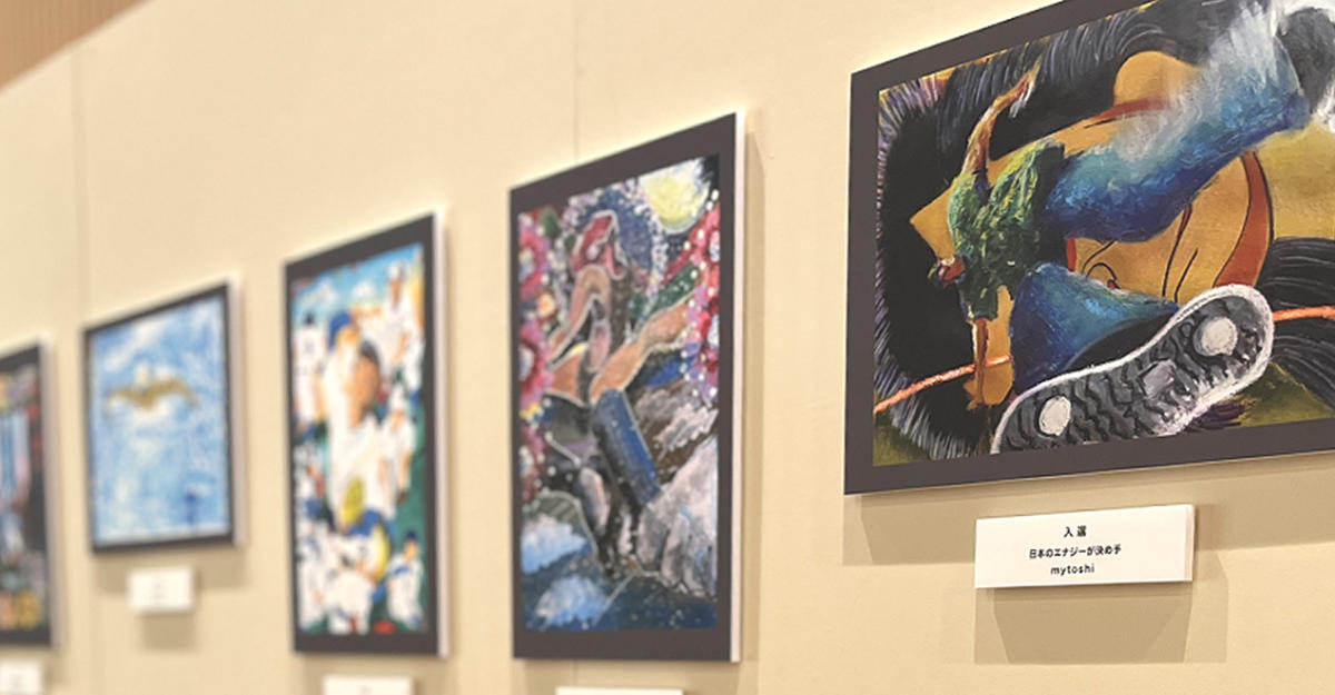 前回の入賞作品の展示の様子を写した写真。